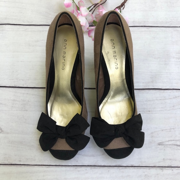 Ann Marino Brown Suede Heels with Black Bow - Picture 2 of 6